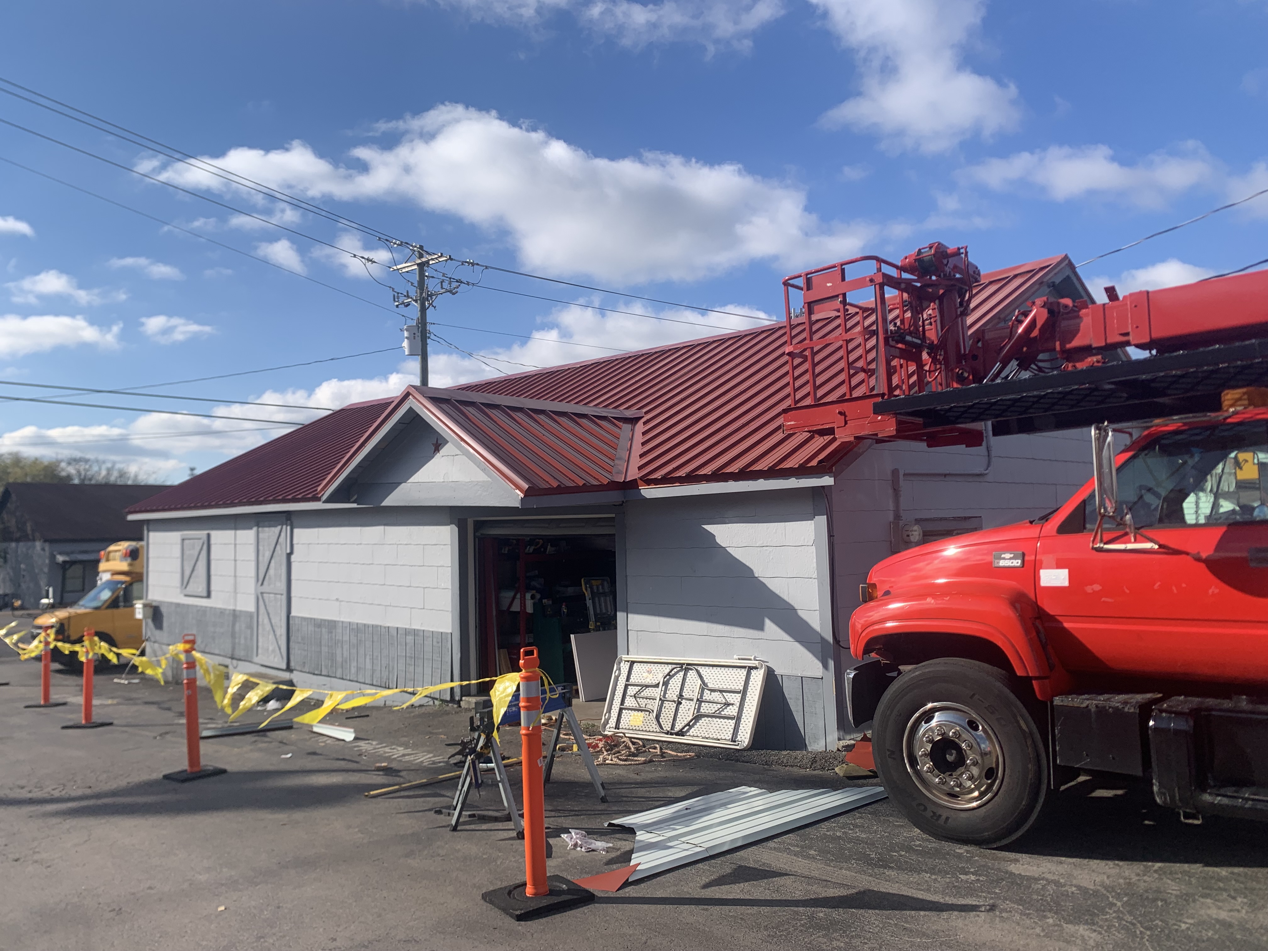 Premium architectural shingle installation - dimensional texture with UL 2218 Class 4 impact rating and enhanced wind-uplift performance